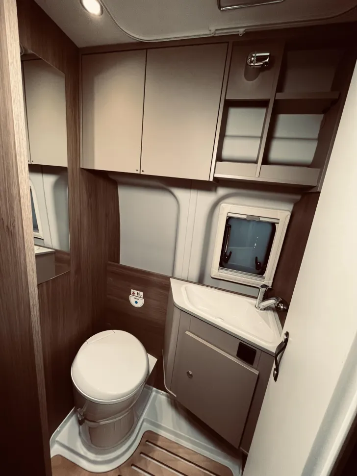 Fahrzeugbild Carado Edition24 CV Ford 590 4x4 Solar, Dieselh., Navi #22