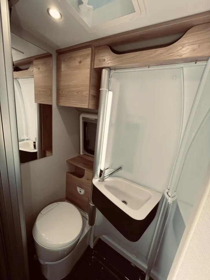 Fahrzeugbild Dethleffs Globetrail 600 DK Peugeot Schwenkbad, Solar, AHK #18