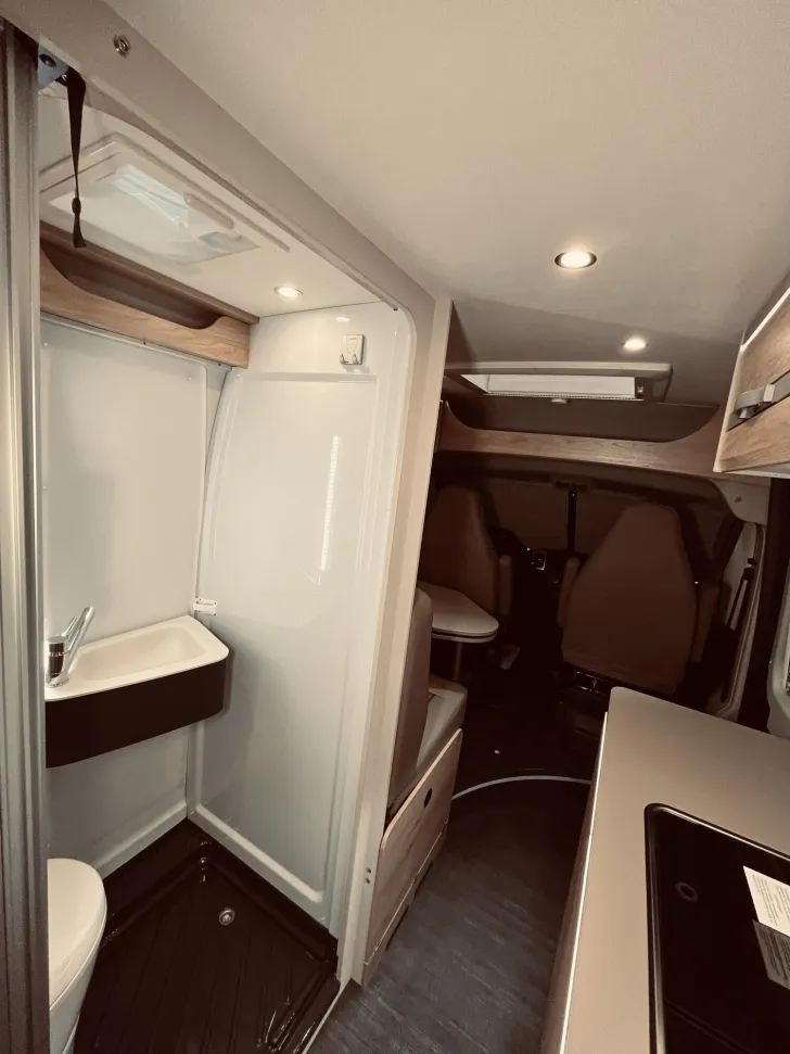 Fahrzeugbild Dethleffs Globetrail 600 DK Peugeot Schwenkbad, Solar, AHK #23