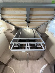 Bild 19 Challenger Genesis 288 EB Queensbett Markise Hubbett