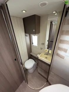 Bild 22 Challenger Genesis 288 EB Queensbett Markise Hubbett