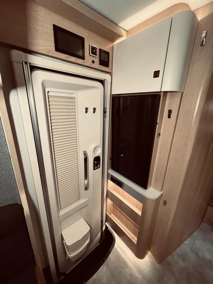 Fahrzeugbild Hymer B-Klasse MC I BlackLine 550 32.000,- EUR Vorteil #12