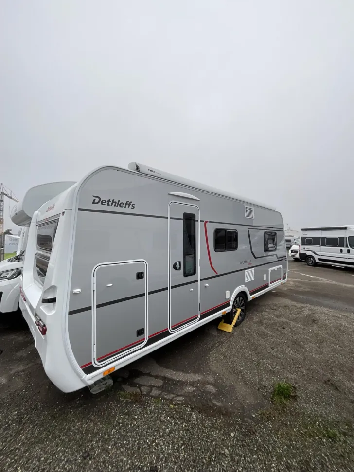 Fahrzeugbild Dethleffs Nomad 530 FSK Mover, Stockbetten, Markise #4