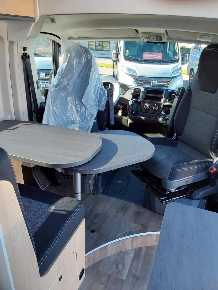 Fahrzeugbild Sunlight Cliff 640 Peugeot #6