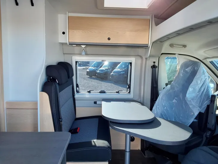 Fahrzeugbild Sunlight Cliff 640 Peugeot #8