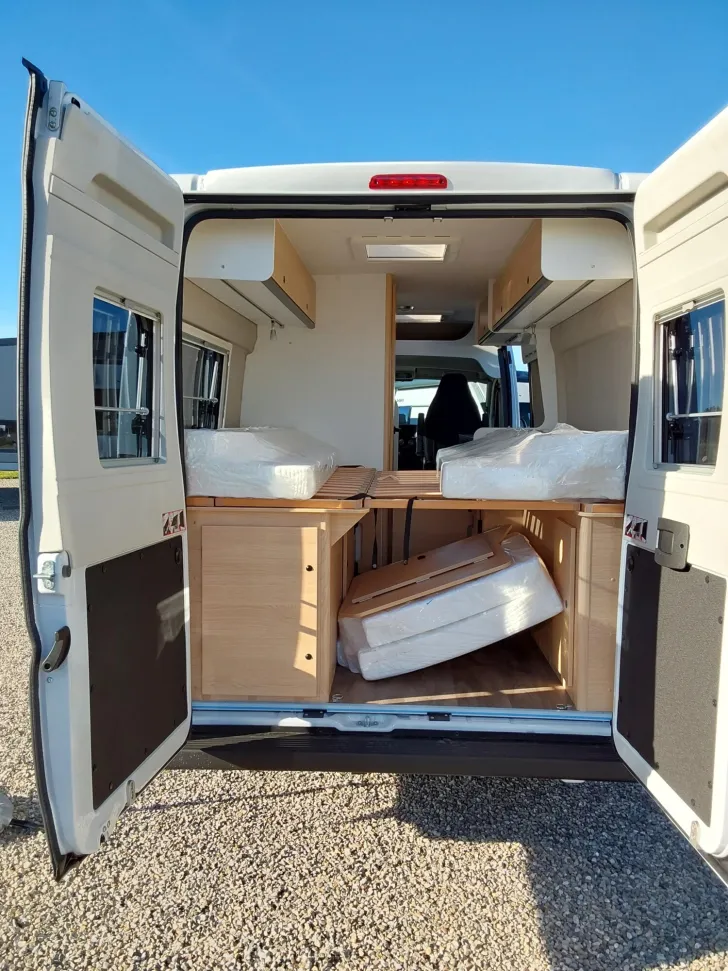 Fahrzeugbild Sunlight Cliff 640 Peugeot #14