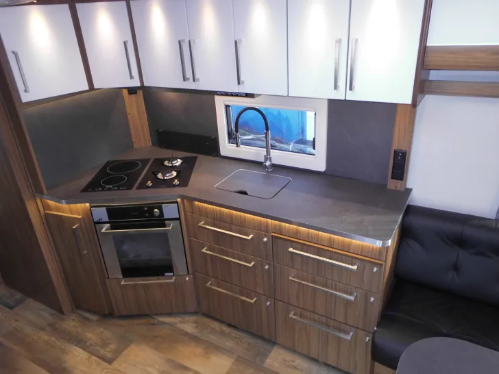 Fahrzeugbild Polar 730 QA Customized LEDER KLIMA SOUND++ #9