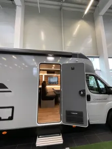 Fahrzeugbild Crosscamp EXPDN T 7.4 E Peugeot Hubbett, Router, TV, #4