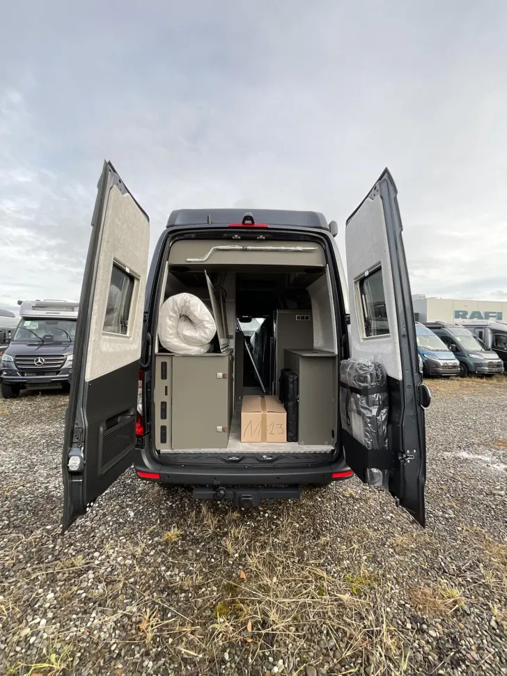 Fahrzeugbild Hymer Grand Canyon S CrossOver 600 Solar, AHK, Winterp #7