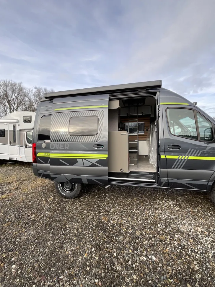 Fahrzeugbild Hymer Grand Canyon S CrossOver 600 Solar, AHK, Winterp #8