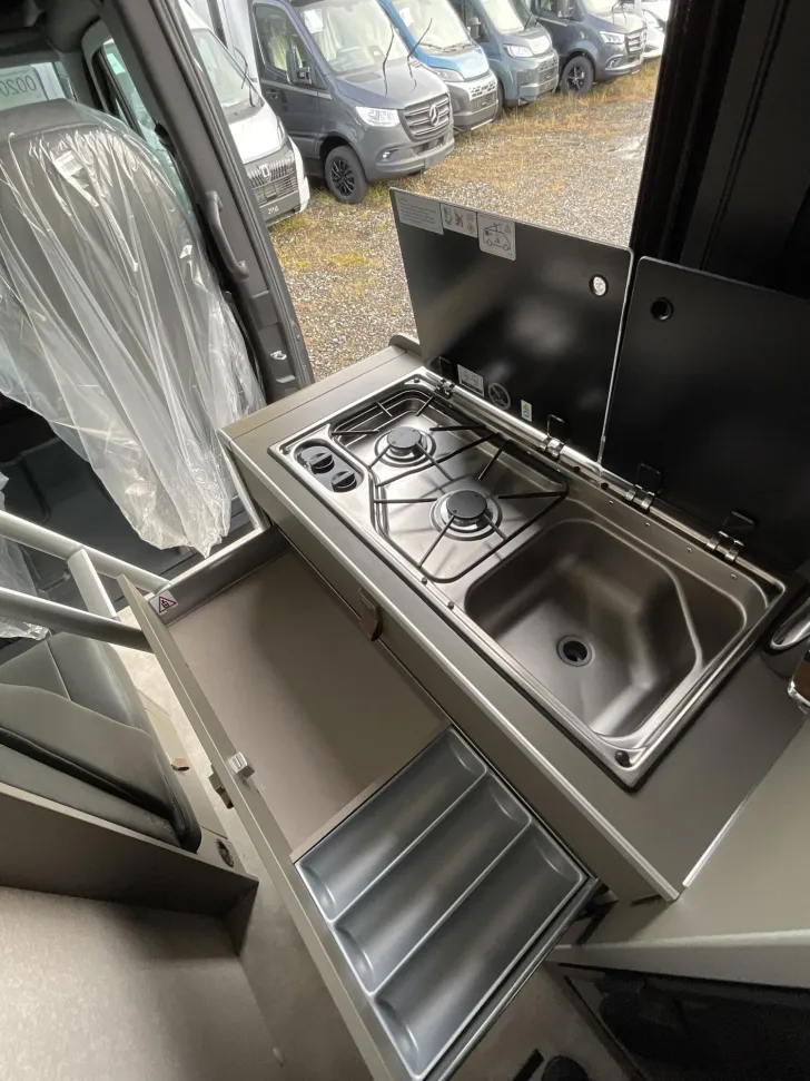 Fahrzeugbild Hymer Grand Canyon S CrossOver 600 Solar, AHK, Winterp #9