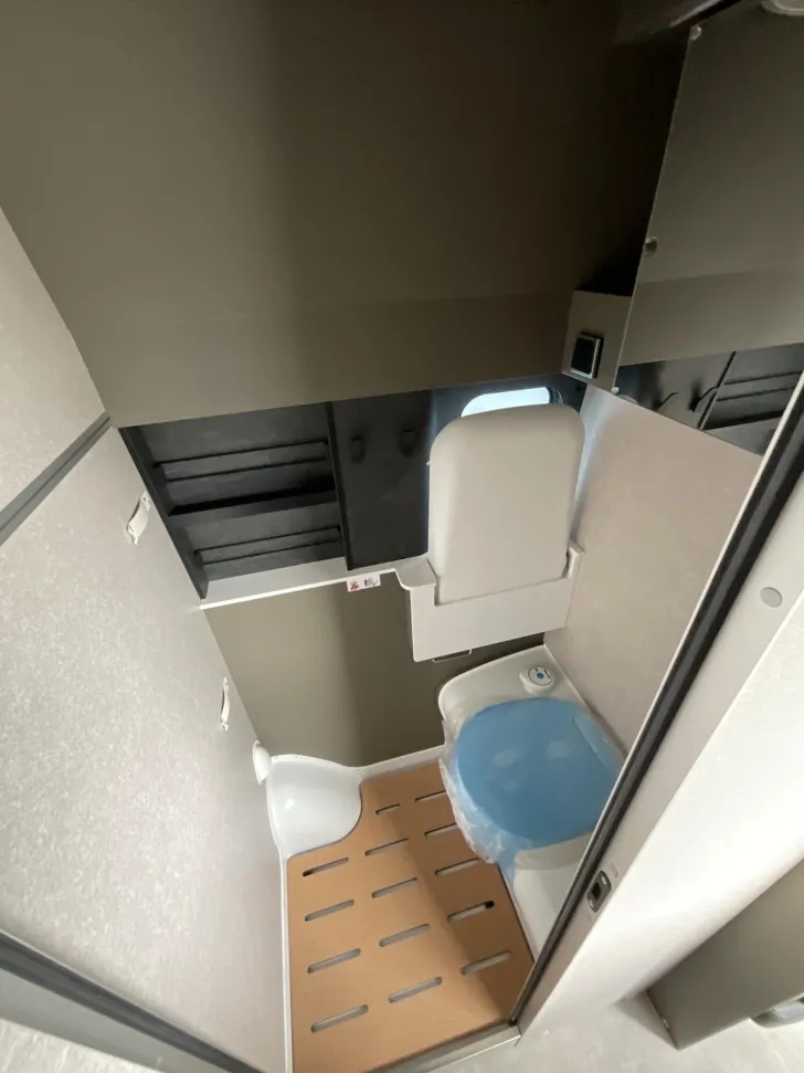 Fahrzeugbild Hymer Grand Canyon S CrossOver 600 Solar, AHK, Winterp #14