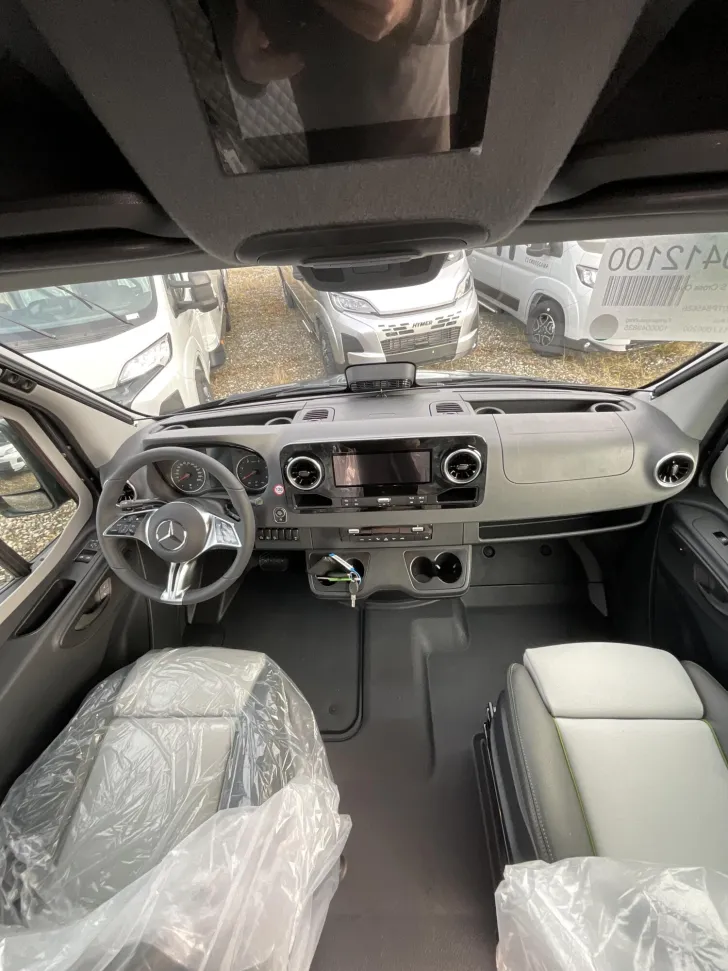 Fahrzeugbild Hymer Grand Canyon S CrossOver 600 Solar, AHK, Winterp #20