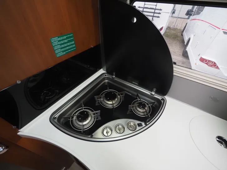 Fahrzeugbild Mobilvetta K-Yacht 86 Tekno Line, SAT/TV, Radtr. Solar, uvm #14