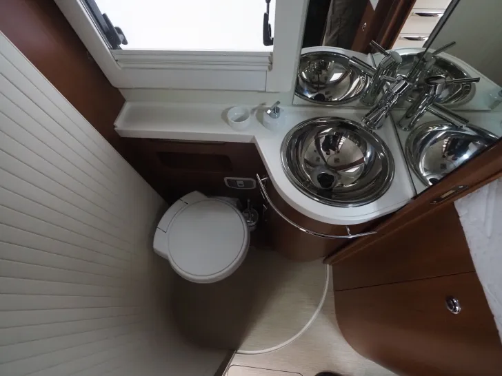 Fahrzeugbild Mobilvetta K-Yacht 86 Tekno Line, SAT/TV, Radtr. Solar, uvm #19