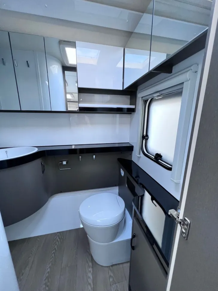 Fahrzeugbild Hobby Excellent 495 WFB 1800 kg Auflastung #13