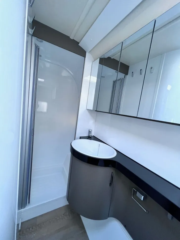 Fahrzeugbild Hobby Excellent 495 WFB 1800 kg Auflastung #14