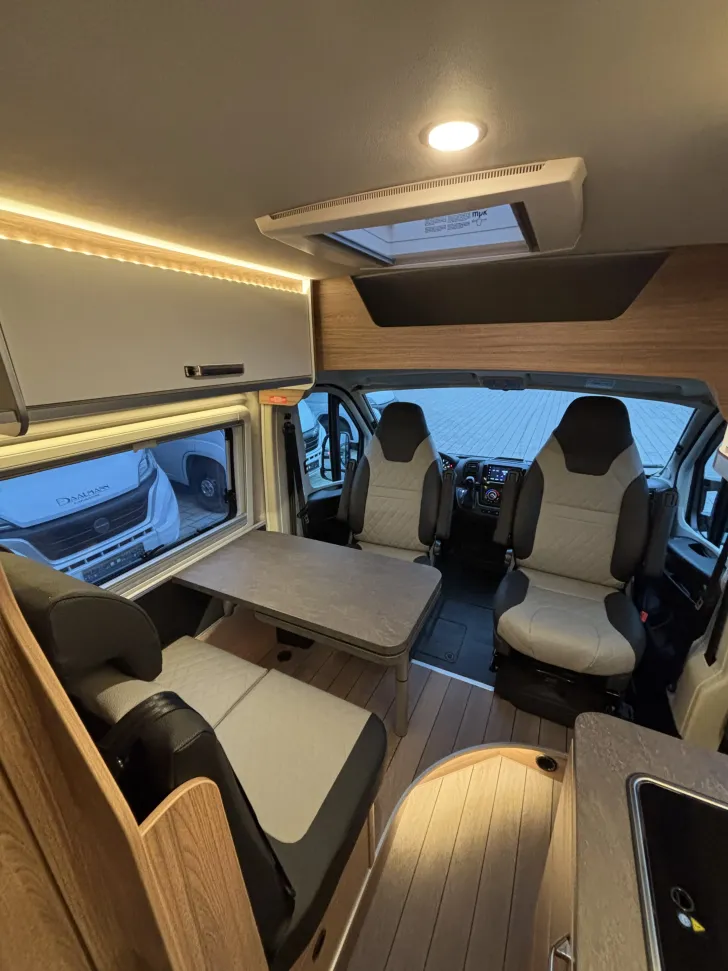 Fahrzeugbild Weinsberg CaraBus 630 ME EDITION [FIRE] 180PS Automatik, AHK VeloSwing #9