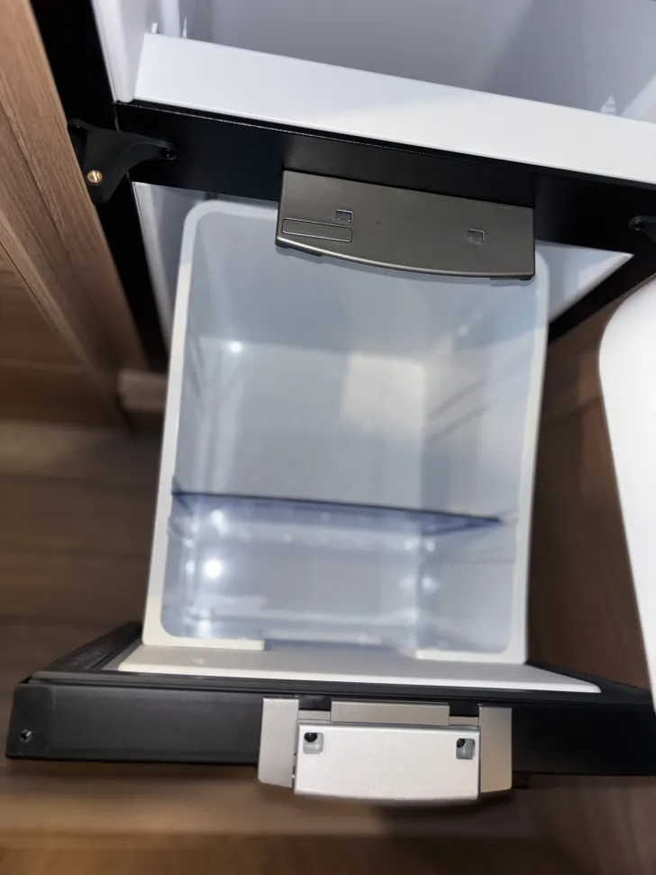 Fahrzeugbild Weinsberg CaraBus 630 ME EDITION [FIRE] 180PS Automatik, AHK VeloSwing #13