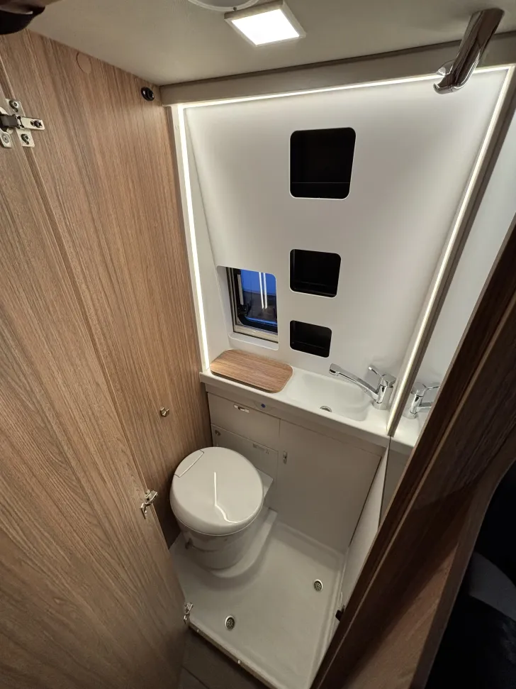 Fahrzeugbild Weinsberg CaraBus 630 ME EDITION [FIRE] 180PS Automatik, AHK VeloSwing #14