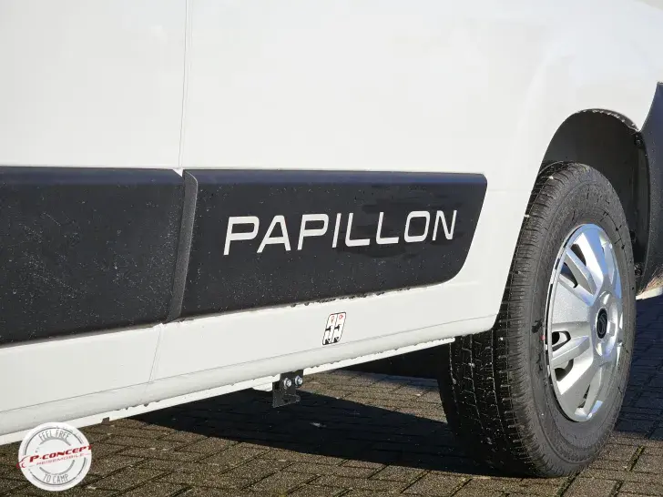 Fahrzeugbild Bürstner Papillon PC 6.0 **auf dem Hof*** #6