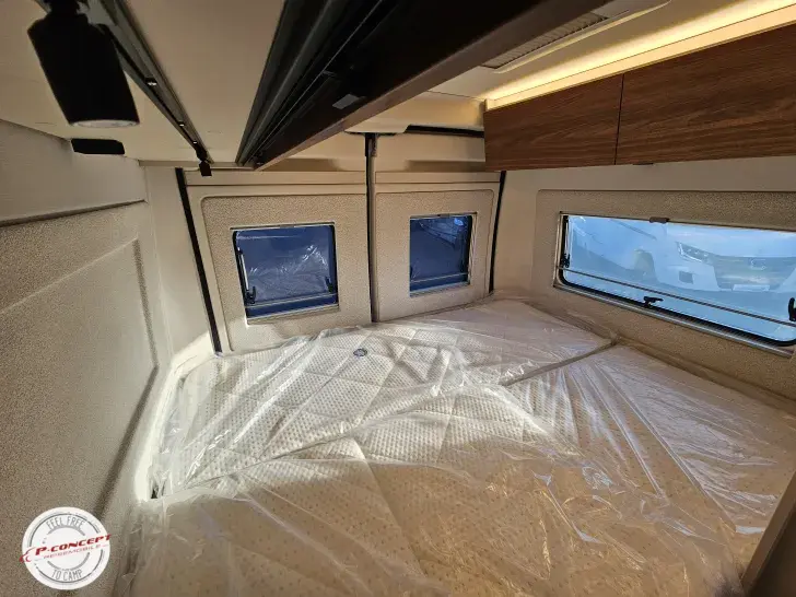 Fahrzeugbild Bürstner Papillon PC 6.0 **auf dem Hof*** #9