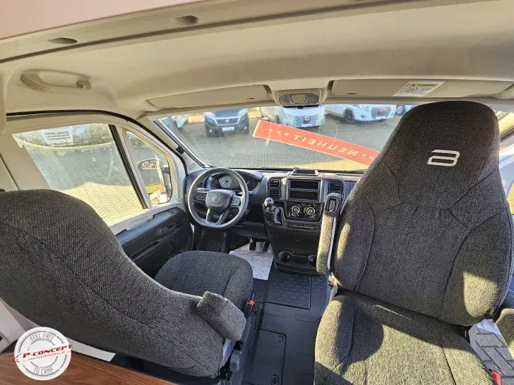 Fahrzeugbild Bürstner Papillon PC 6.0 **auf dem Hof*** #11