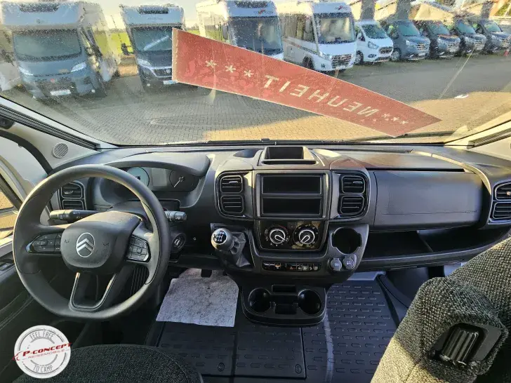 Fahrzeugbild Bürstner Papillon PC 6.0 **auf dem Hof*** #12