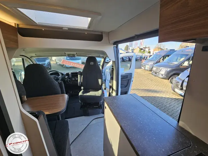 Fahrzeugbild Bürstner Papillon PC 6.0 **auf dem Hof*** #14