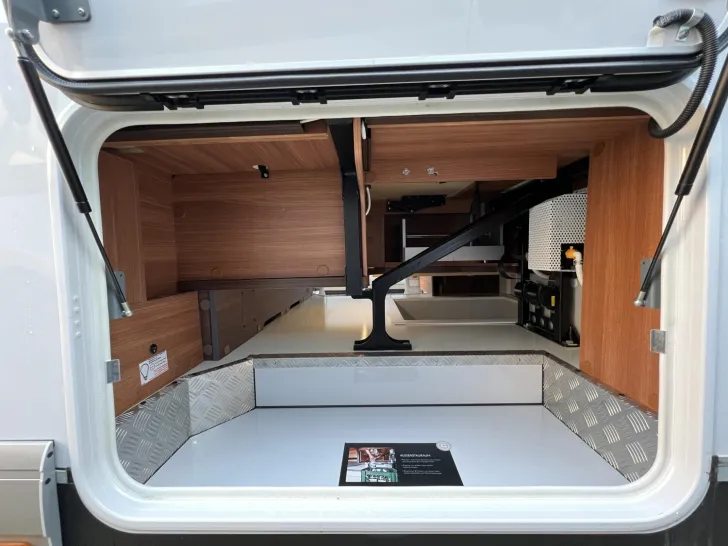 Fahrzeugbild Carthago chic c-line I 6.2 XL QB Mercedes (202) #43
