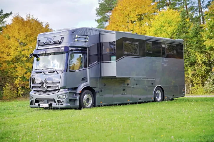 Fahrzeugbild RJH Excellence #1