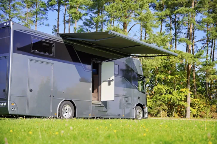 Fahrzeugbild RJH Excellence #6