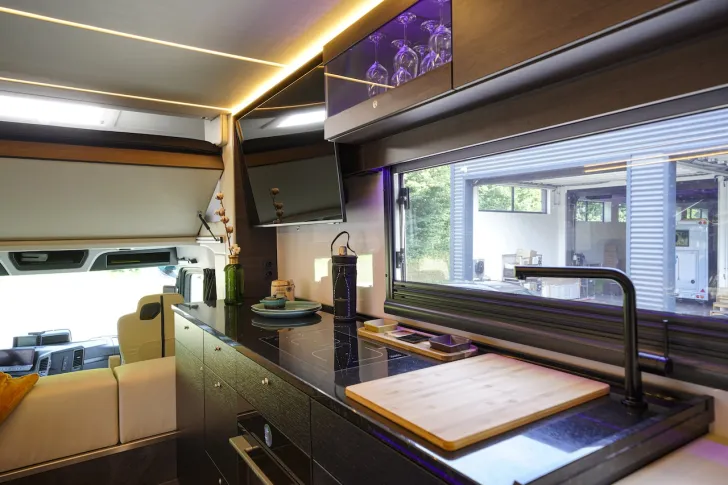 Fahrzeugbild RJH Excellence #10