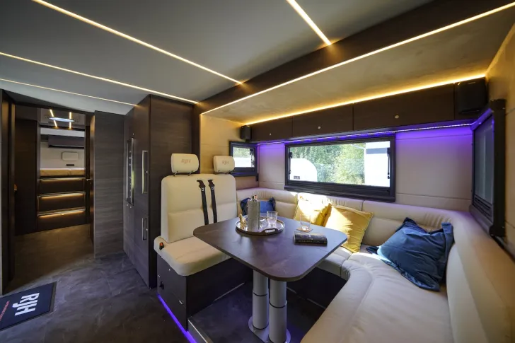 Fahrzeugbild RJH Excellence #12