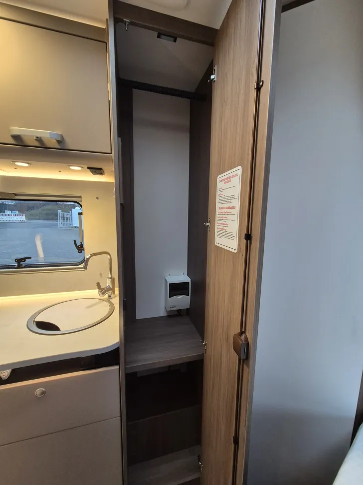 Fahrzeugbild Carado T135 pro+ *Hubbett*Combi-6E*Automatik* #27