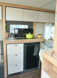 Bild 11 Knaus SPORT 450 FU *Ambientebel.*Duschausbau*