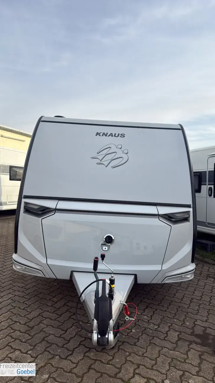 Frontal Vorne Knaus Südwind 540 FDK Black Selection