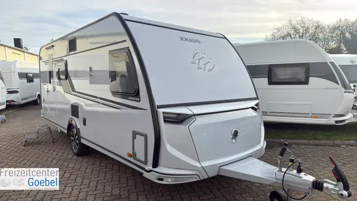 Schräg Vorne Knaus Südwind 540 FDK Black Selection