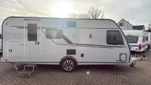 Seitlich Knaus Südwind 540 FDK Black Selection