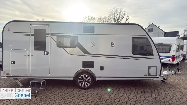 Seitlich Knaus Südwind 540 FDK Black Selection