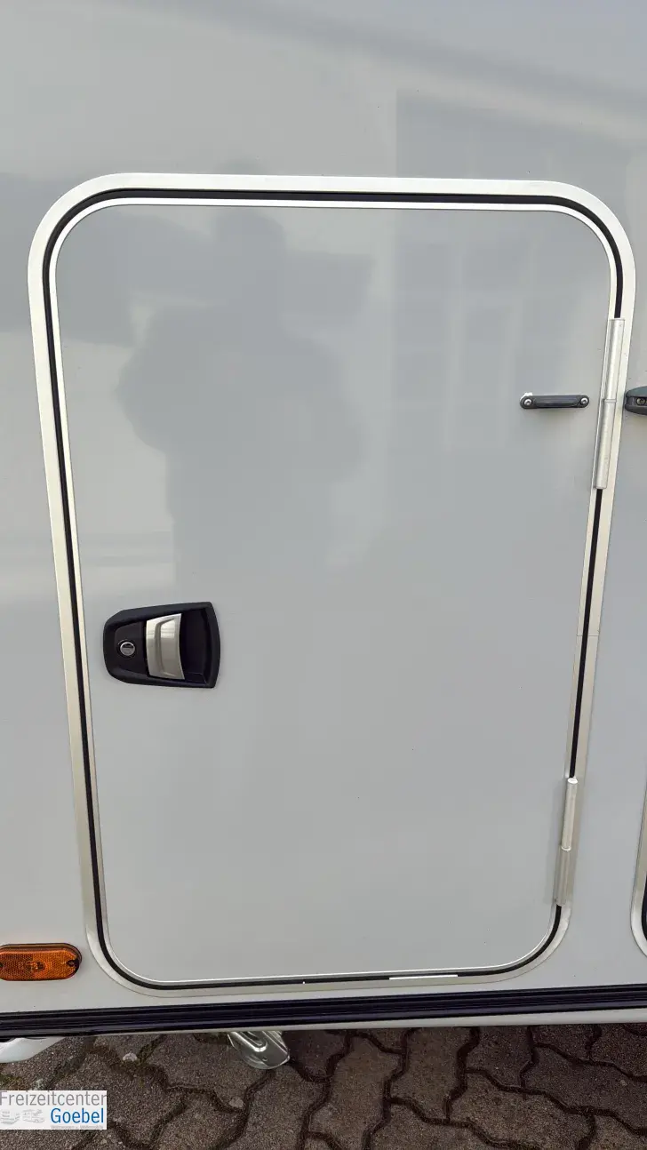 Heckgarage Knaus Südwind 540 FDK Black Selection