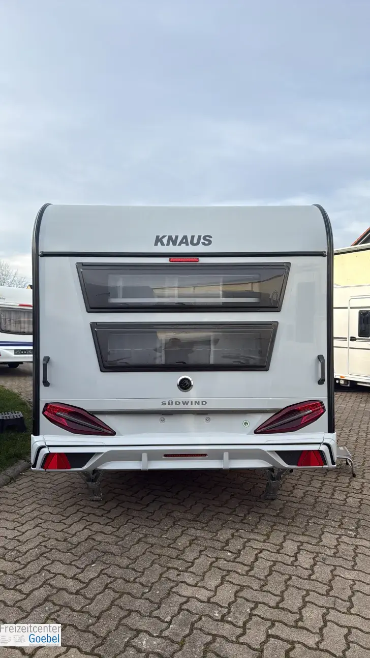 Frontal Hinten Knaus Südwind 540 FDK Black Selection