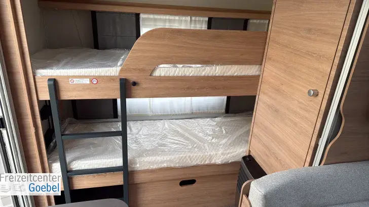 Etagenbetten Knaus Südwind 540 FDK Black Selection