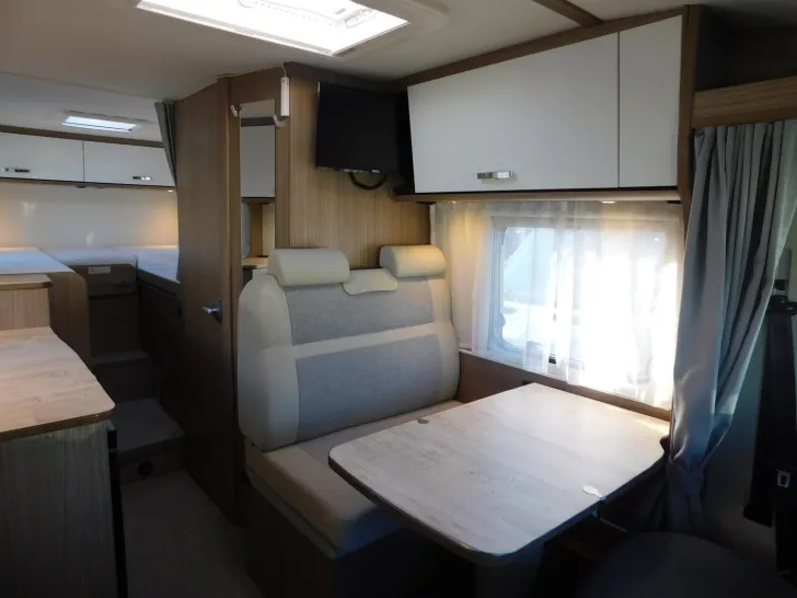 Fahrzeugbild Carado Europa V 337 Hubstützen+Solar+Lithium+SAT+TV #10