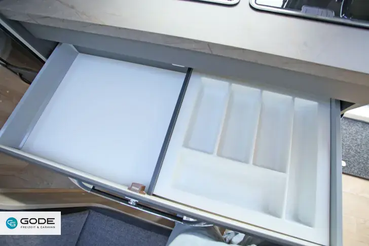 Fahrzeugbild Hobby De Luxe 540 KMFe/Duschvorbereitung/Ambiente #17