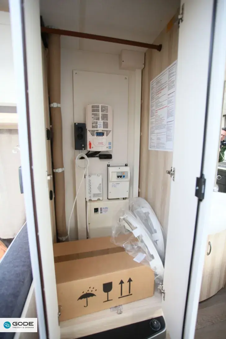 Fahrzeugbild Hobby De Luxe 540 KMFe/Duschvorbereitung/Ambiente #18