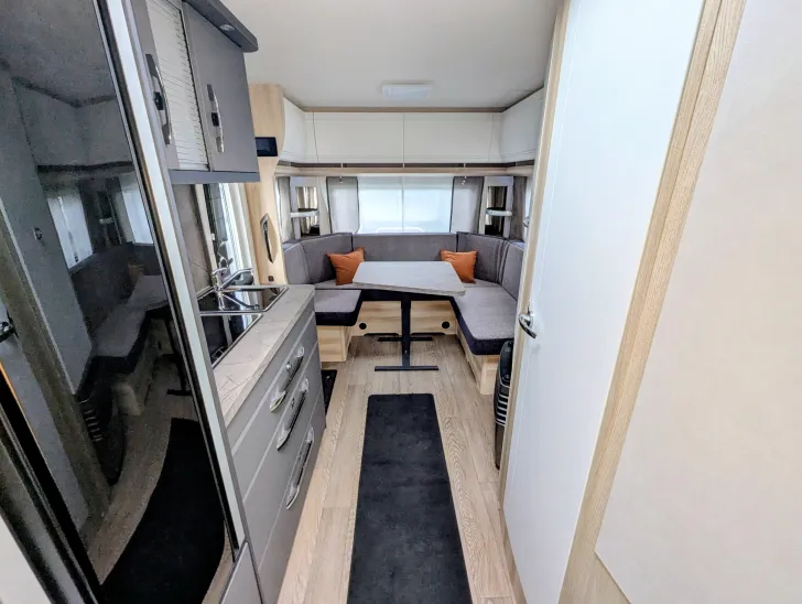 Fahrzeugbild Hobby De Luxe 495 UL IC-Line Sondermodell #5