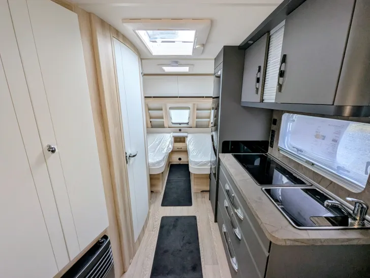 Fahrzeugbild Hobby De Luxe 495 UL IC-Line Sondermodell #6