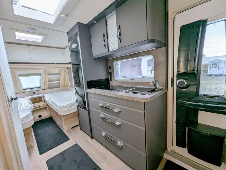 Fahrzeugbild Hobby De Luxe 495 UL IC-Line Sondermodell #8