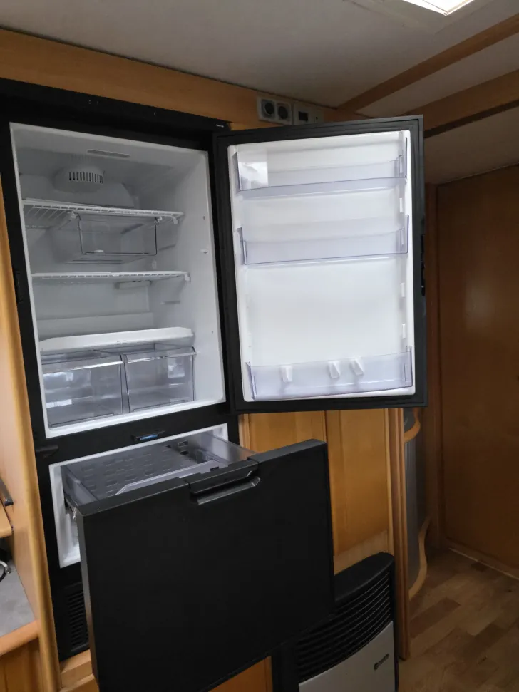 Grundriss Nacht LMC Ambassador 520 RHD Mover, Kompr.Kühlsc